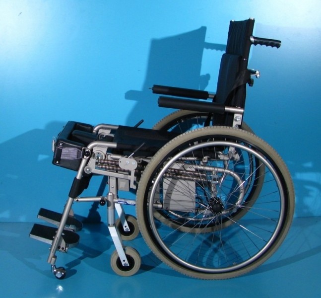 Scaun cu rotile cu verticalizare electrica Levo