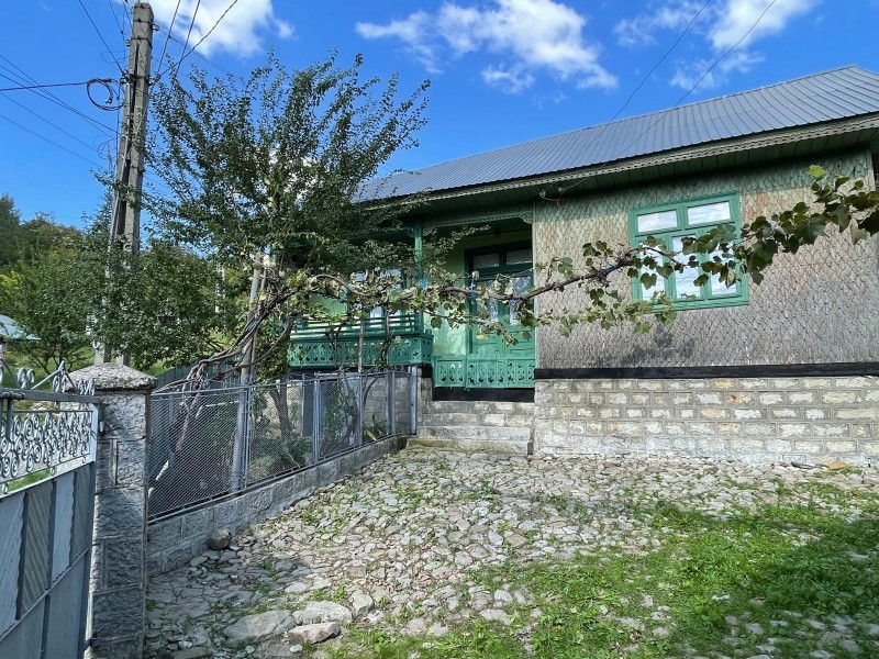 Casa de vanzare comuna Soveja - sat Rucareni (centru)