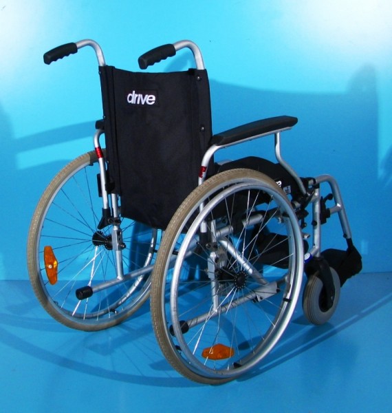 Scaun cu rotile  Drive - sezut 45 cm