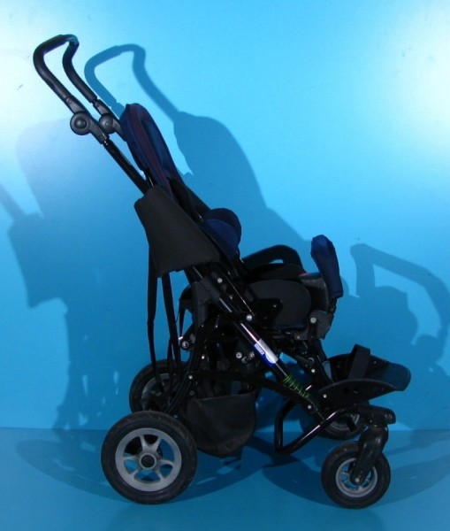 Carucior pentru copii cu dizabilitati
