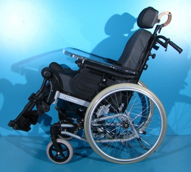 Scaun cu rotile Invacare   latime sezut 41 cm