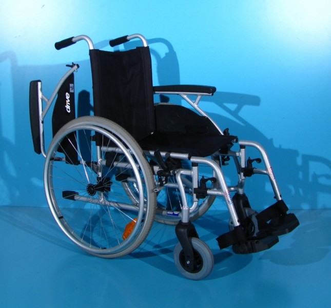 Scaun cu rotile din aluminiu Drive latime sezut 42 cm