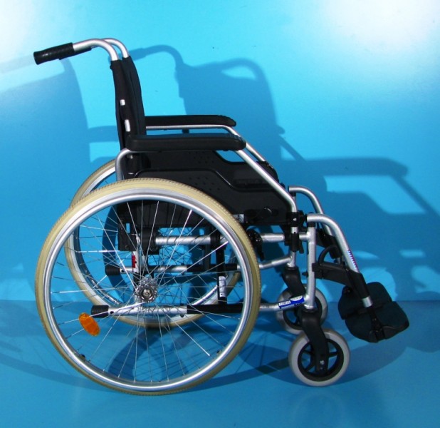 Scaun cu rotile second hand Meyra - latime sezut 43 cm