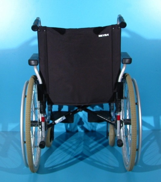 Scaun cu rotile Meyra   latime sezut 48 cm