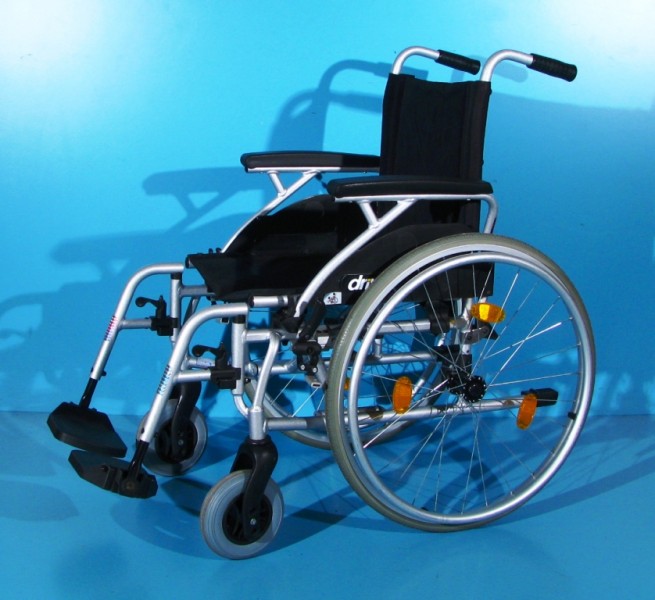 Scaun cu rotile din aluminiu  Drive - latime sezut 45 cm