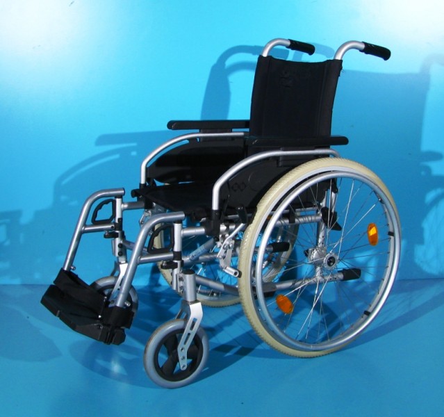 Scaun cu rotile B+B - latime sezut 40 cm