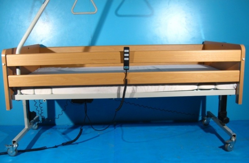 Pat electric pentru ingrijire pacienti cu doua sectiuni