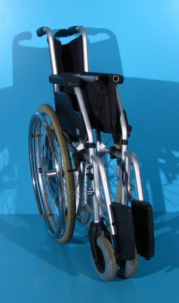 Scaun cu rotile  Meyra - latime sezut 47 cm