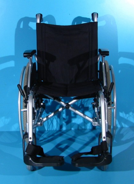 Scaun cu rotile din aluminiu  Drive - latime sezut 42 cm