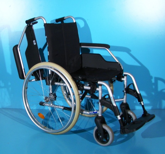 Scaun cu rotile second hand Meyra - latime sezut 43 cm