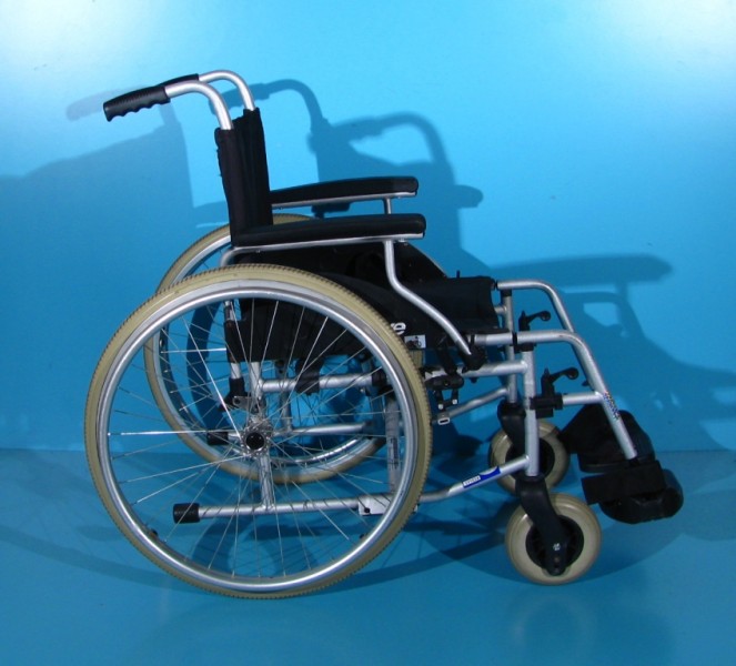 Scaun cu rotile Drive   latime sezut 48 cm