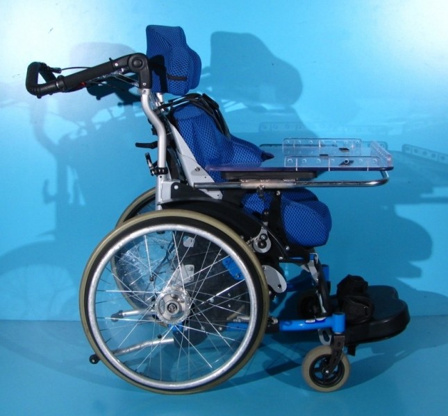 Scaun cu rotile pentru copii