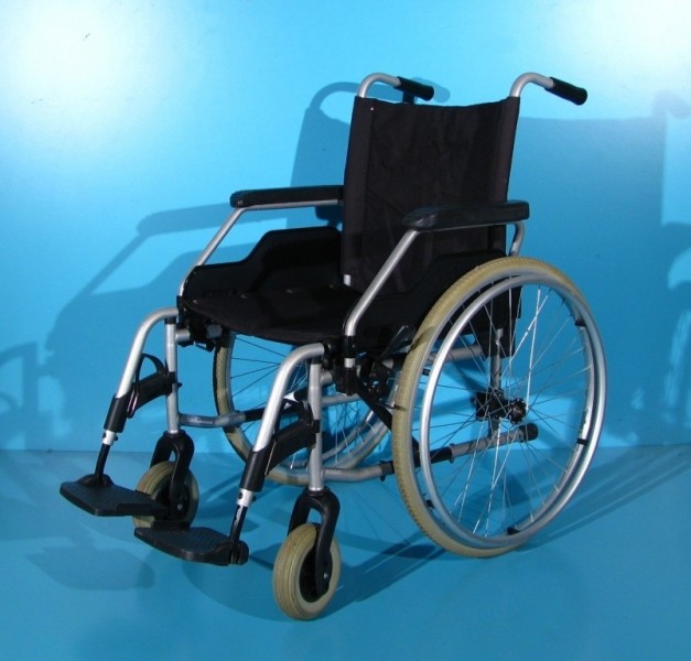 Scaun cu rotile Meyra   latime sezut 48 cm