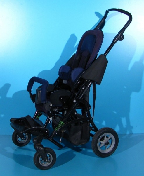 Carucior pentru copii cu dizabilitati