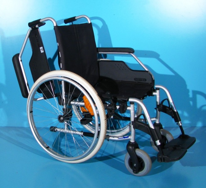 Scaun cu rotile -Meyra   latime sezut 46 cm