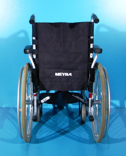 Scaun cu rotile second hand Meyra - latime sezut 43 cm