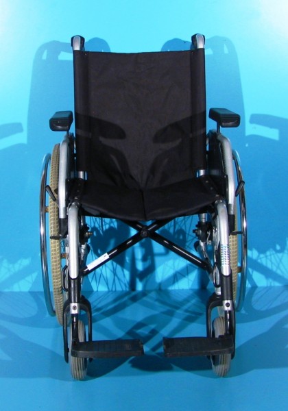 Scaun cu rotile  Meyra - latime sezut 43 cm