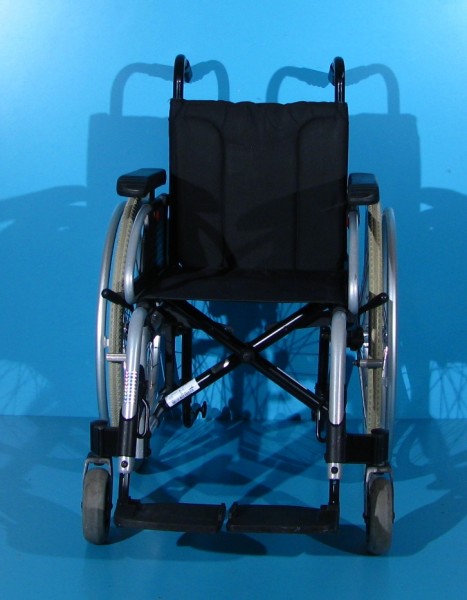 Scaun cu rotile  Meyra   latime sezut 38 cm