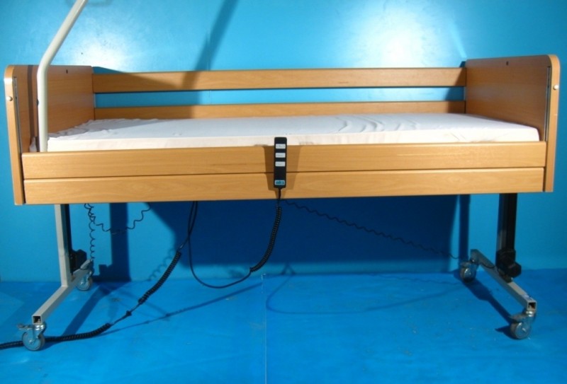 Pat electric pentru ingrijire pacienti cu doua sectiuni