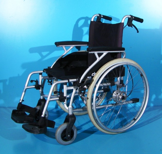 Scaun cu rotile Drive - latime sezut 45 cm