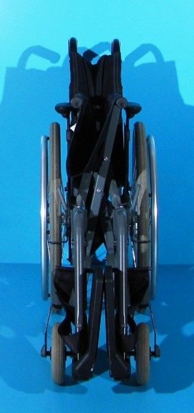 Scaun cu rotile - Etac   latime sezut 47 cm