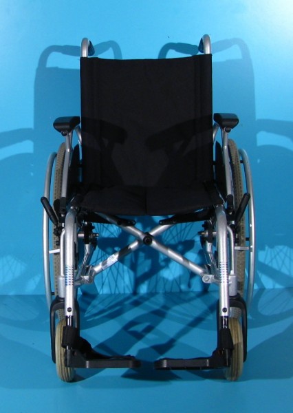 Scaun cu rotile din aluminiu  Drive - latime sezut 42 cm