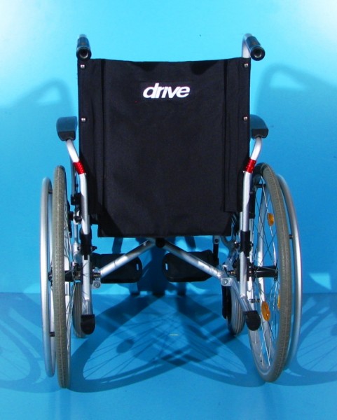 Scaun cu rotile din aluminiu  Drive - latime sezut 45 cm