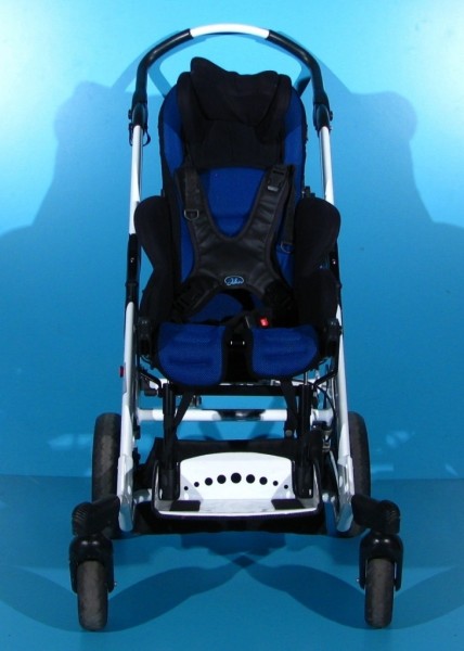 Carucior pentru copii cu dizabilitati