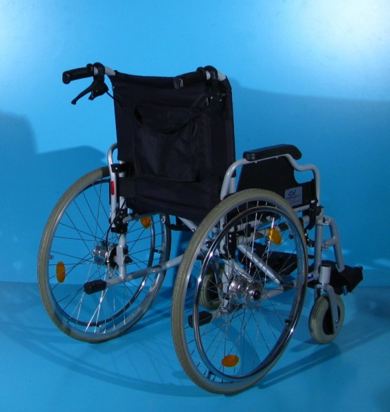 Scaun cu rotileTrenmobil   latime sezut 46 cm