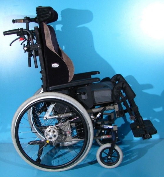 Scaun cu rotile  Netti / latime sezut 43 cm