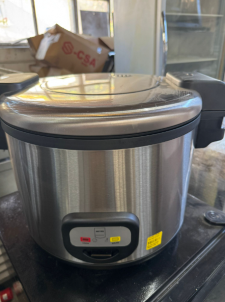HORECA BUCURESTI – OFERTA SPECIALA ECHIPAMENTE PUTIN FOLOSITE :  • FRIGIDER / DOSPITOR / SPALATOR INOX CU 2 CUVE / MALAXOR / RASTEL / HOTA INOX / MASA DE LUCRU / FELIATOR / FIERBATOR OREZ