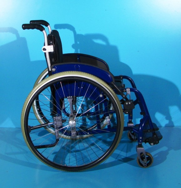 Scaun cu rotile din aluminiu activ  Sopur - latime sezut 42 cm