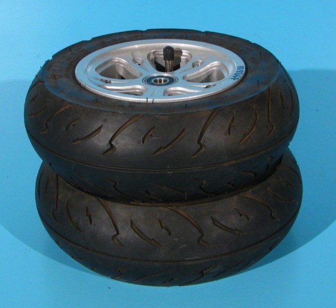 Roata originala cu cauciuc si camera 75/85-5 (3.00-5) - set