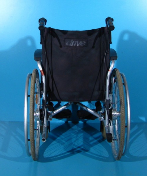 Scaun cu rotile - Drive   latime sezut 42 cm