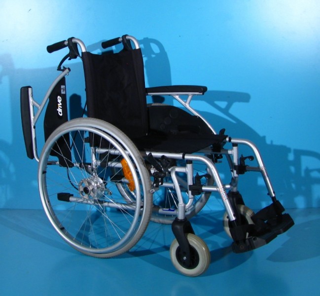 Scaun cu rotile din aluminiu - Drive