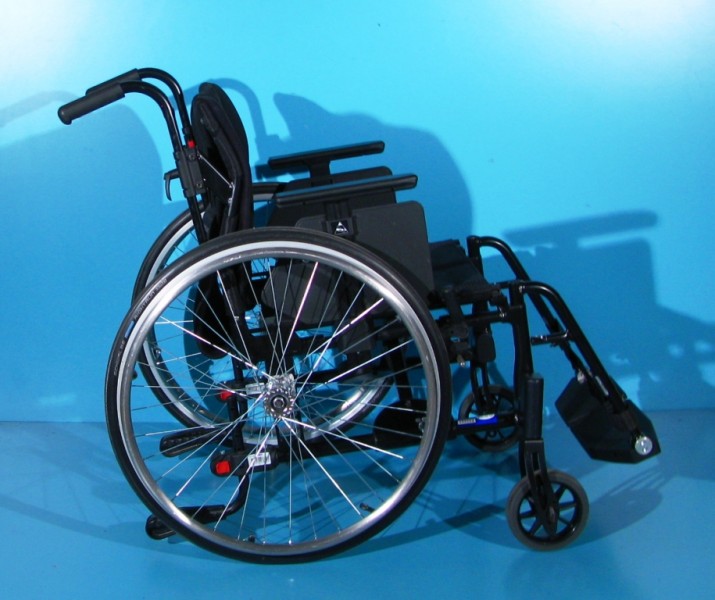 Scaun cu rotile - Etac / latime sezut 47 cm