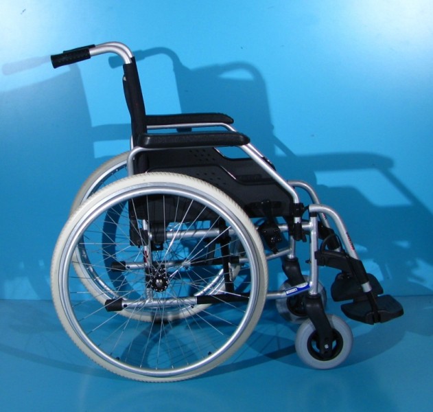 Scaun cu rotile - Meyra   latime sezut 43 cm