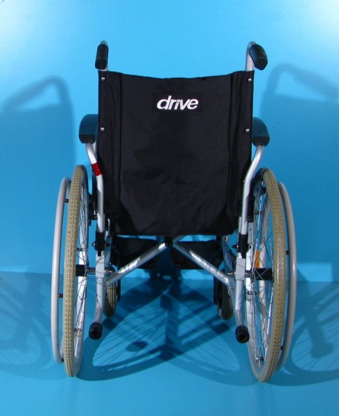 Scaun cu rotile Drive   latime sezut 42 cm
