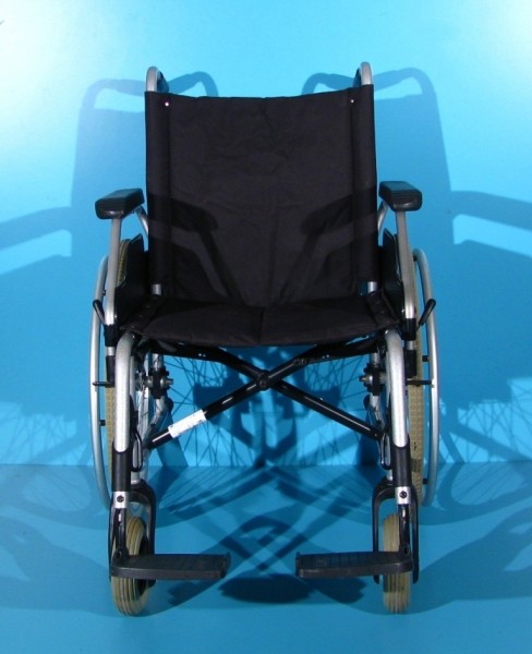 Scaun cu rotile Meyra   latime sezut 48 cm