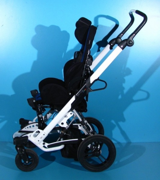 Carucior pentru copii cu dizabilitati