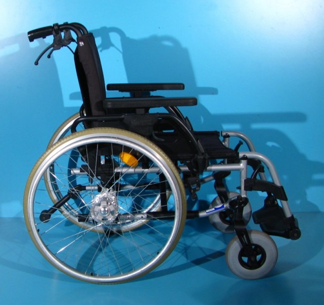 Scaun cu rotile din aluminiu  Breezy - latime sezut 43 cm