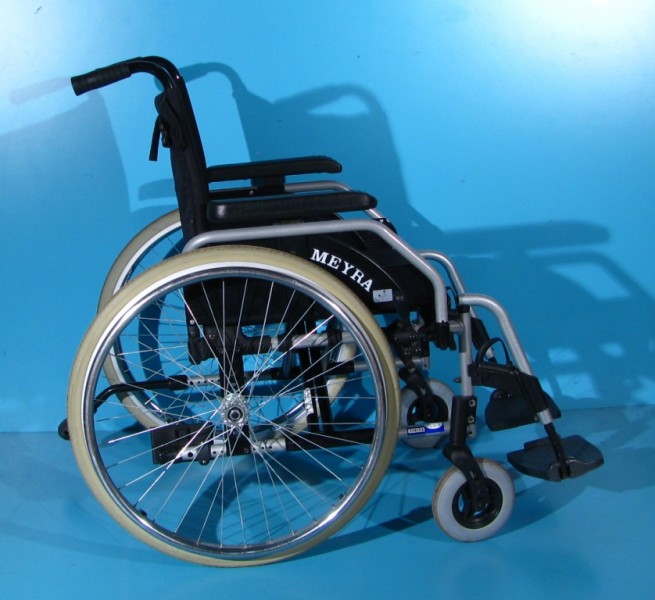 Scaun cu rotile din aluminiu - Meyra