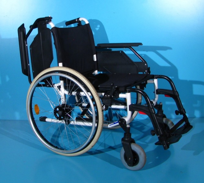 Scaun cu rotile -Dietz   latime sezut 48 cm