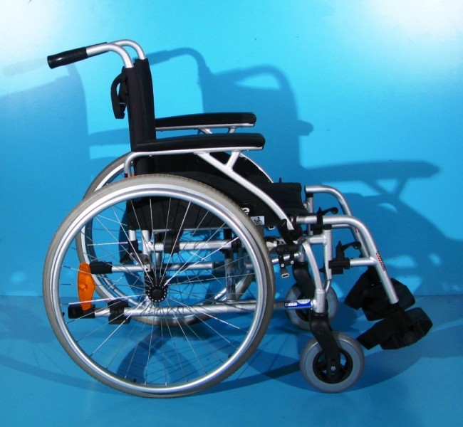 Scaun cu rotile din aluminiu Drive - latime sezut 45 cm