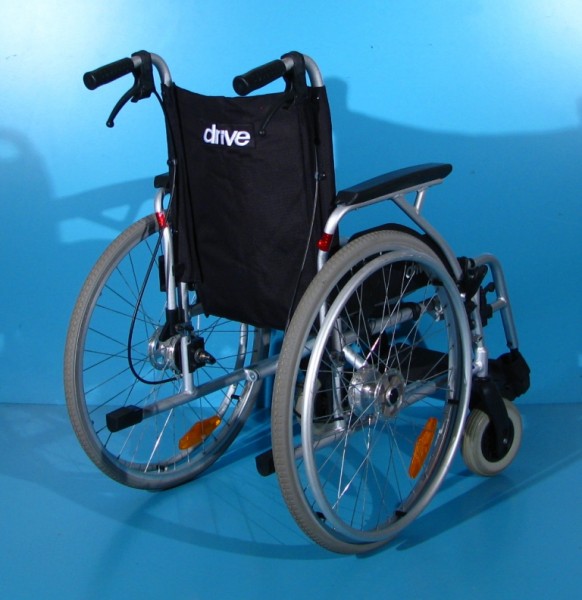 Scaun cu rotile din aluminiu - Drive