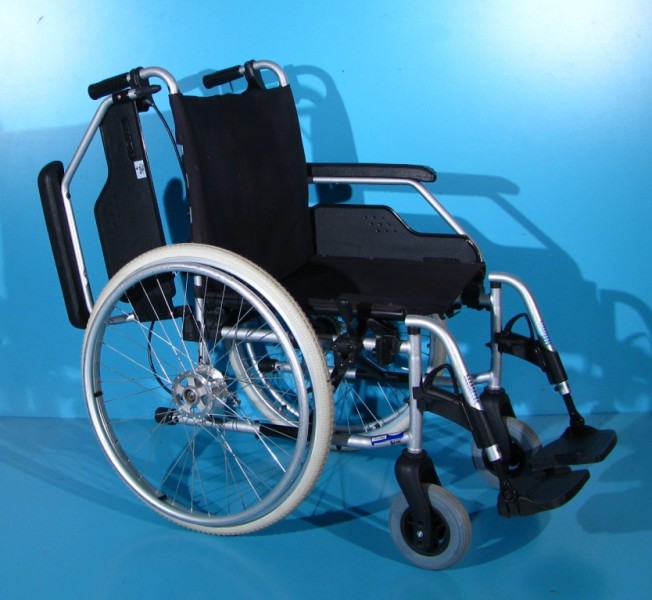 Scaun cu rotile - Meyra   latime sezut 48 cm
