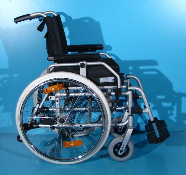 Scaun cu rotile Trenmobil / latime sezut 43 cm