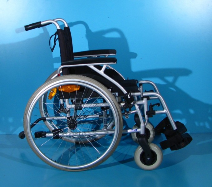 Scaun cu rotile din aluminiu -Drive