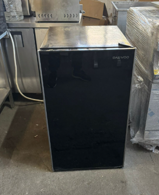 HORECA BUCURESTI – OFERTA SPECIALA ECHIPAMENTE PUTIN FOLOSITE :  • FRIGIDER / DOSPITOR / SPALATOR INOX CU 2 CUVE / MALAXOR / RASTEL / HOTA INOX / MASA DE LUCRU / FELIATOR / FIERBATOR OREZ