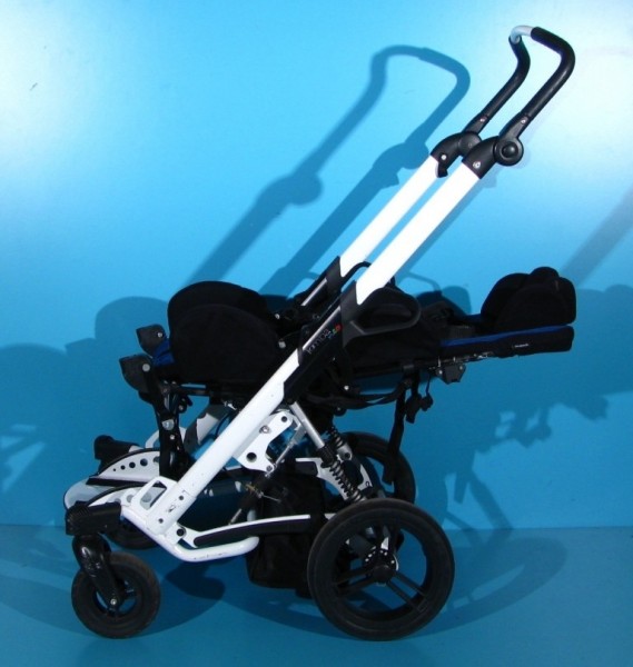 Carucior pentru copii cu dizabilitati